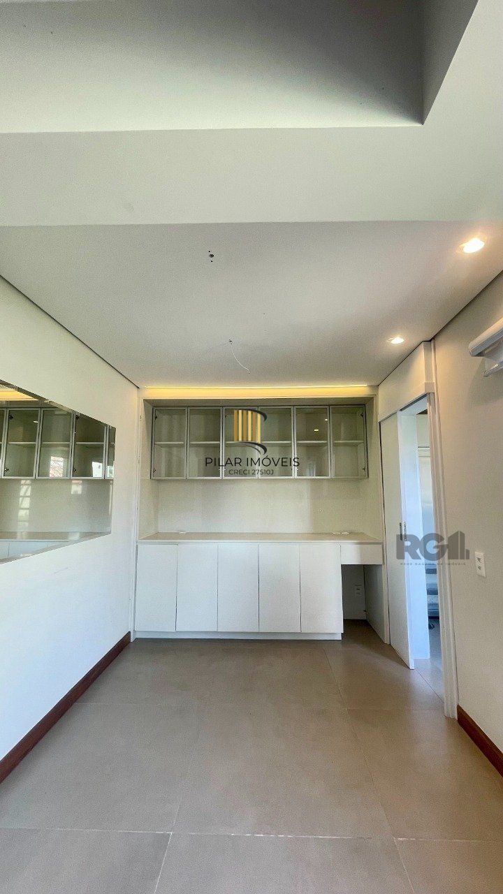 Casa de Condomínio 3 dormitórios no bairro Cristal