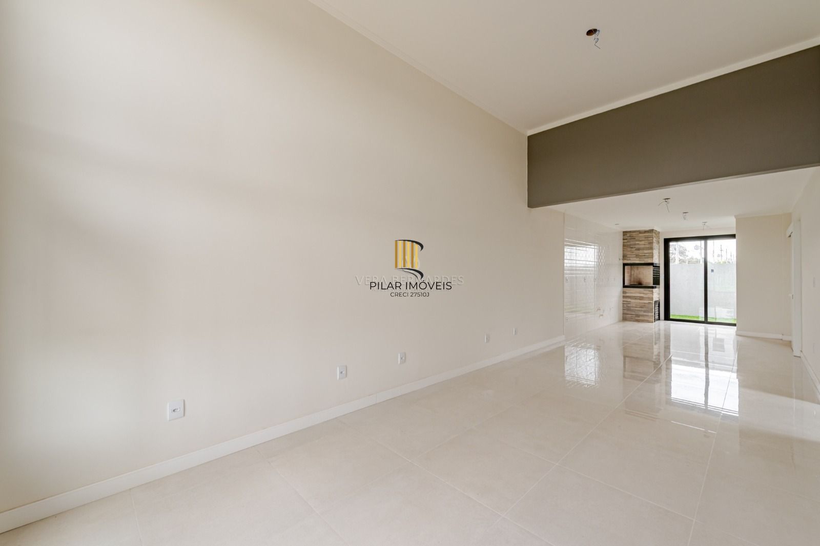 Casa nova em condomínio, infraestrutura completa próxima a comércios na zona sul