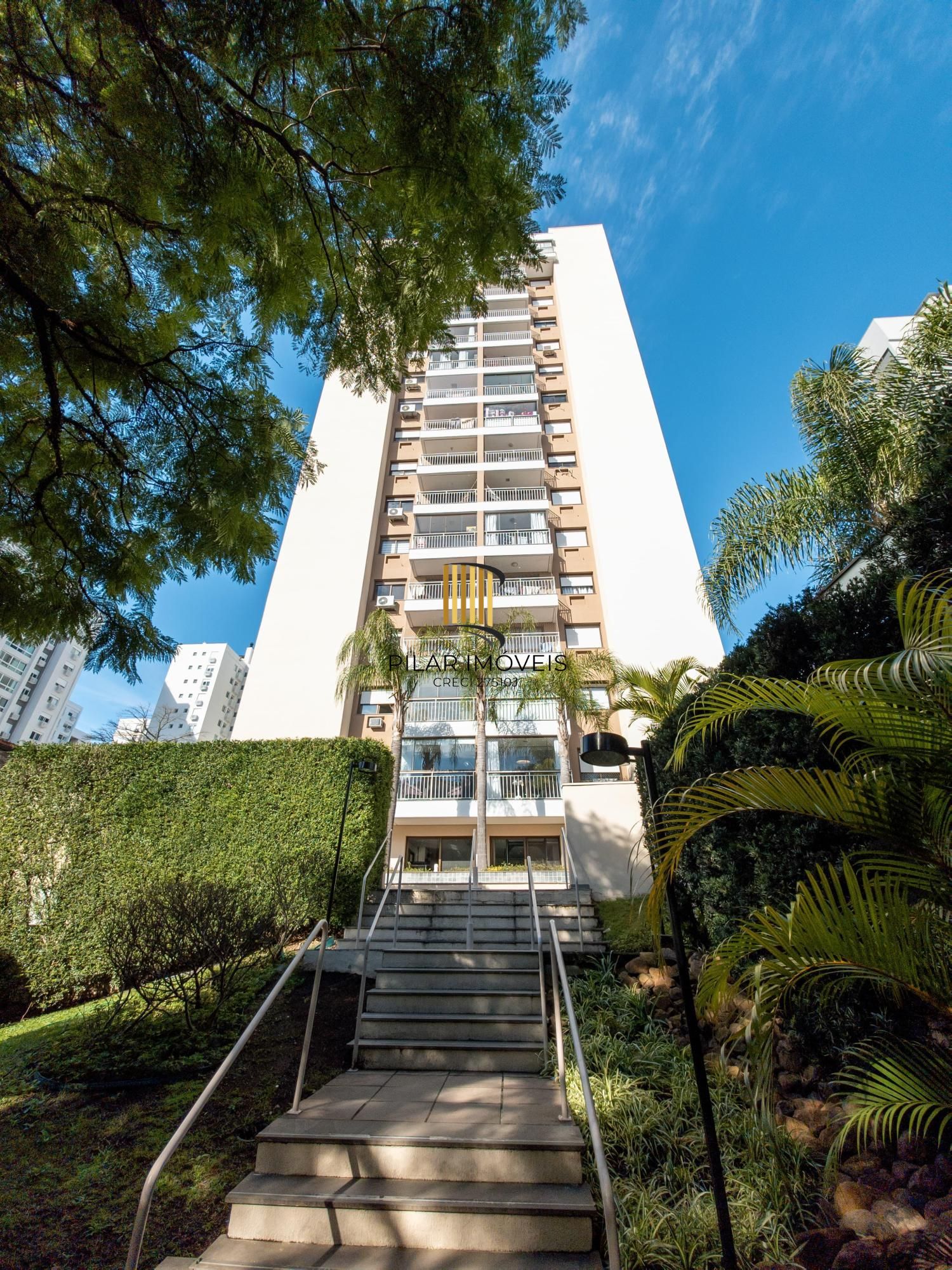 Apartamento com amplo living, duas vagas próximo ao Iguatemi
