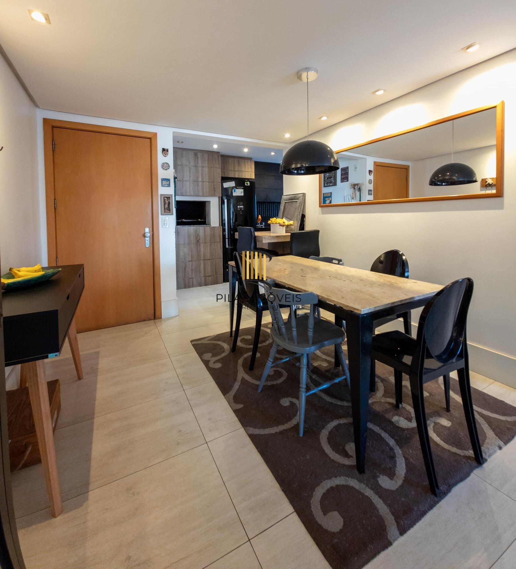 Apartamento com amplo living, duas vagas próximo ao Iguatemi