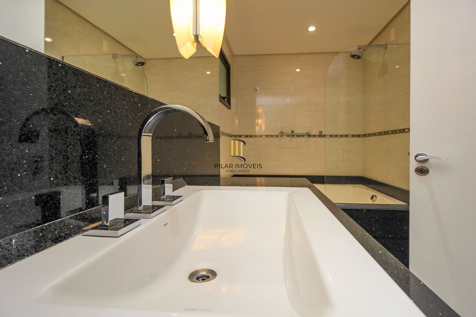Apartamento alto padrão , 3 suítes, 3 vagas garagem, depósito, bairro Cristal