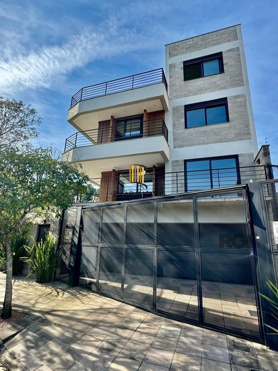 Casa 3 dormitórios no bairro Guarujá - Pilar Imóveis