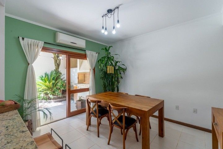 Casa de Condomínio 3 dormitórios no bairro Cavalhada