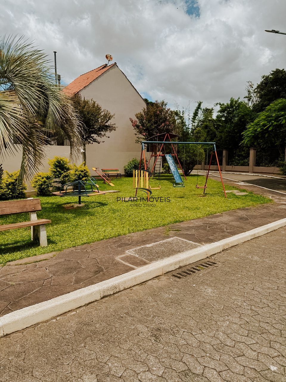 Casa de Condomínio 3 dormitórios no bairro Guarujá