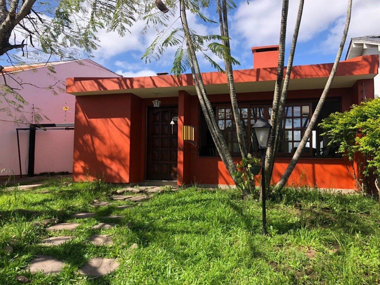 Casa 5 dormitórios no bairro Ipanema