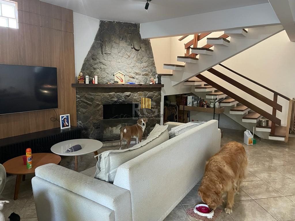 Casa 4 Dormitório(s) Bairro Ipanema