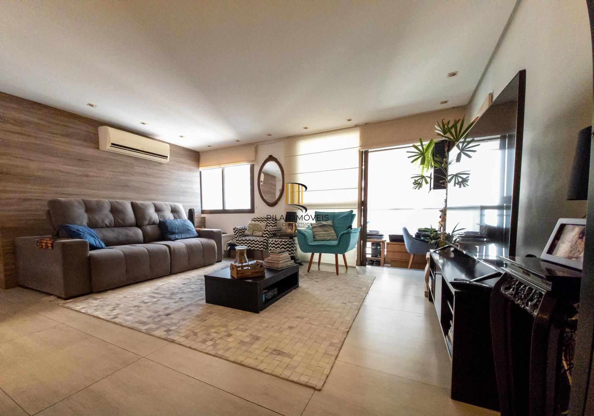 Apartamento com amplo living, duas vagas próximo ao Iguatemi