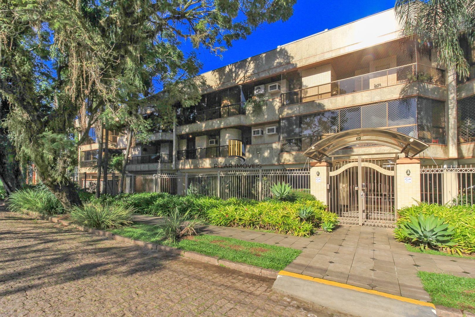 Apartamento alto padrão , 3 suítes, 3 vagas garagem, depósito, bairro Cristal