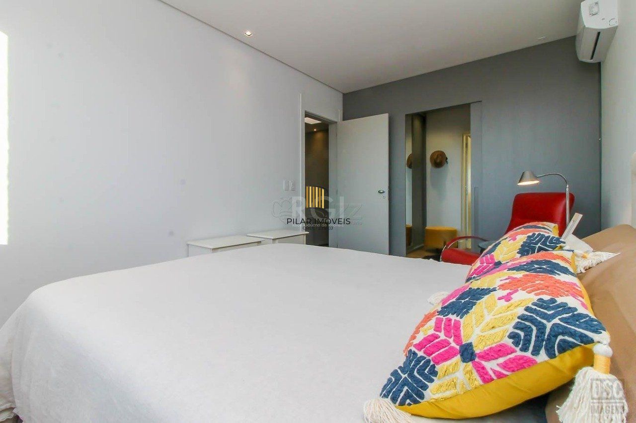 Casa para Venda - 238m², 3 dormitórios, sendo 3 suites, 6 vagas - Três Figueiras