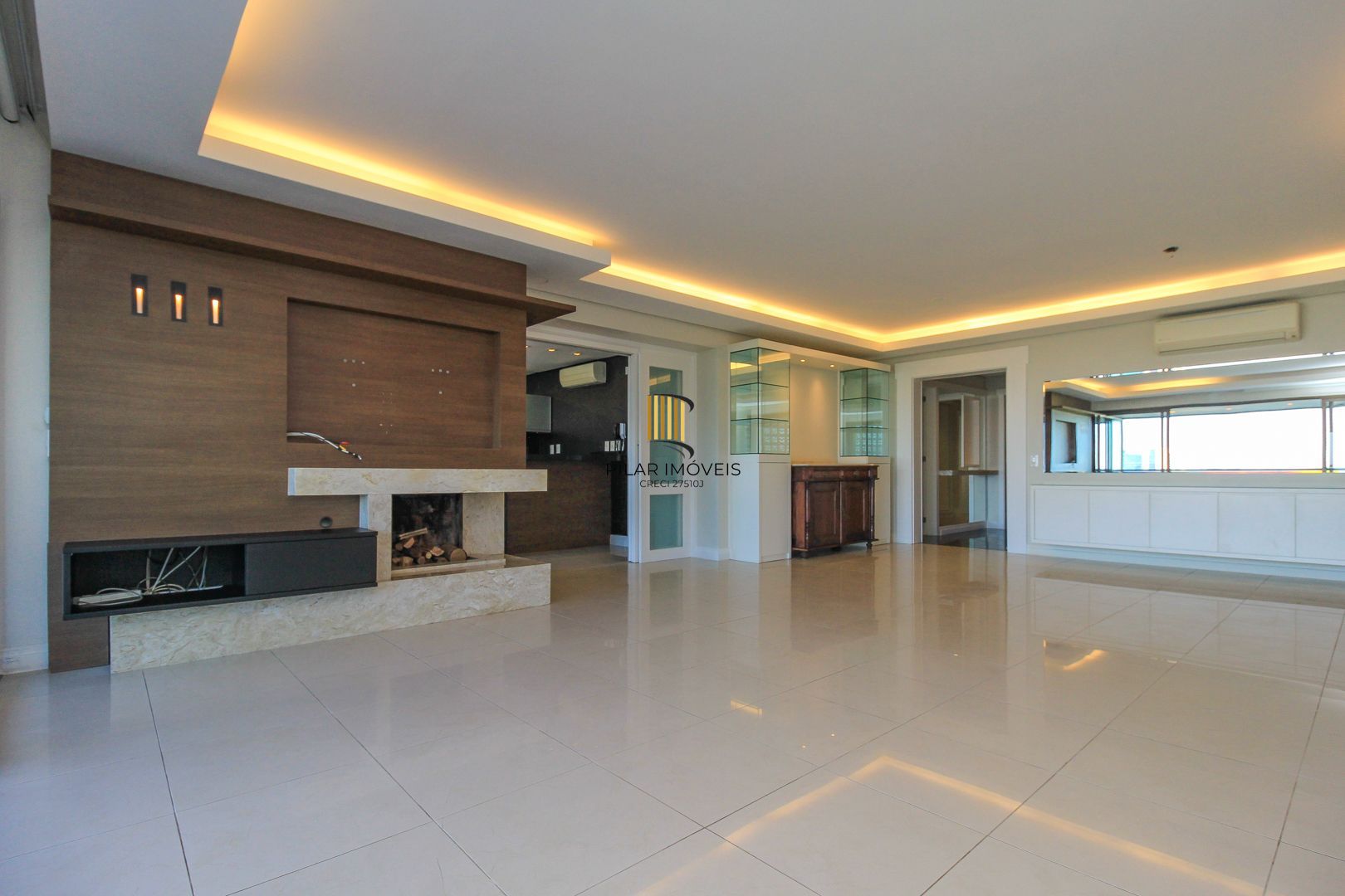 Apartamento alto padrão , 3 suítes, 3 vagas garagem, depósito, bairro Cristal
