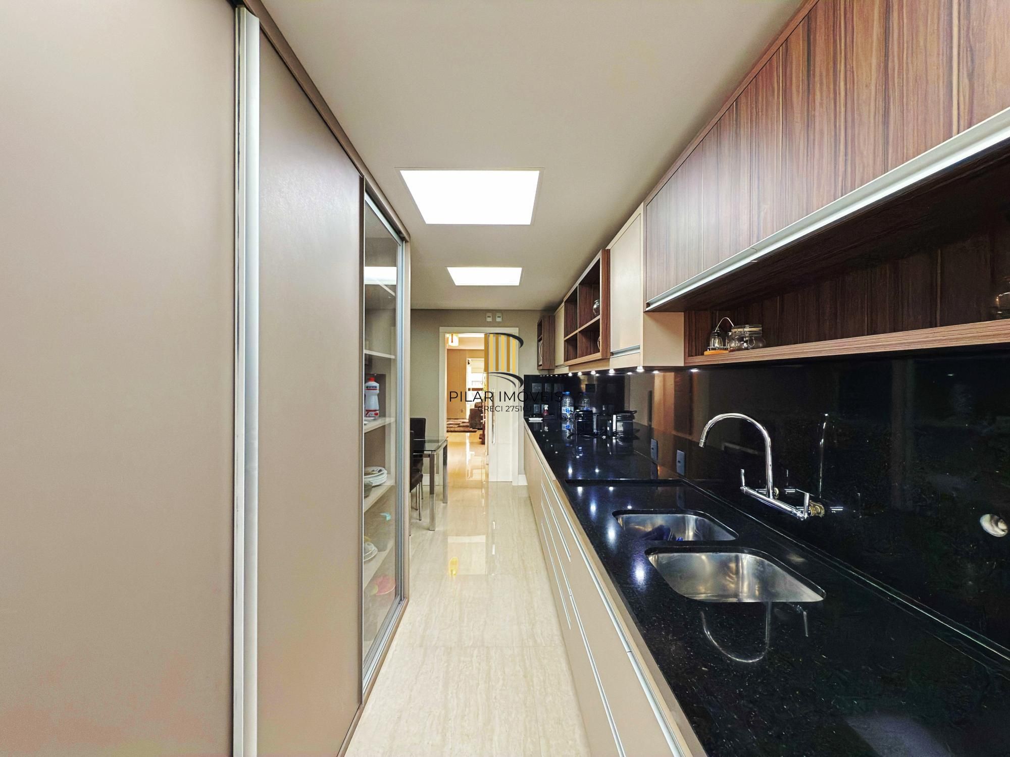 Cobertura na Av. Nilo Peçanha próximo ao Shopping Iguatemi com 3 dormitórios