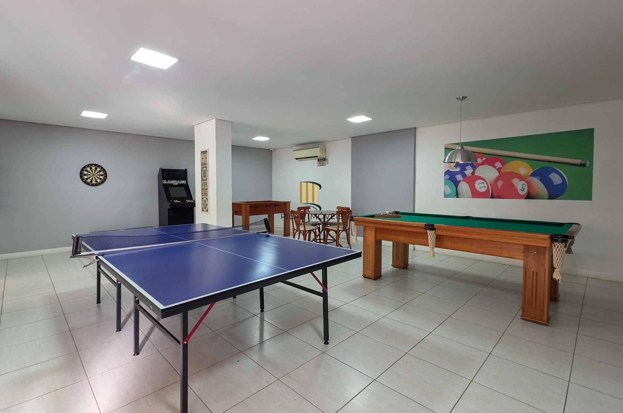 Apartamento com amplo living, duas vagas próximo ao Iguatemi