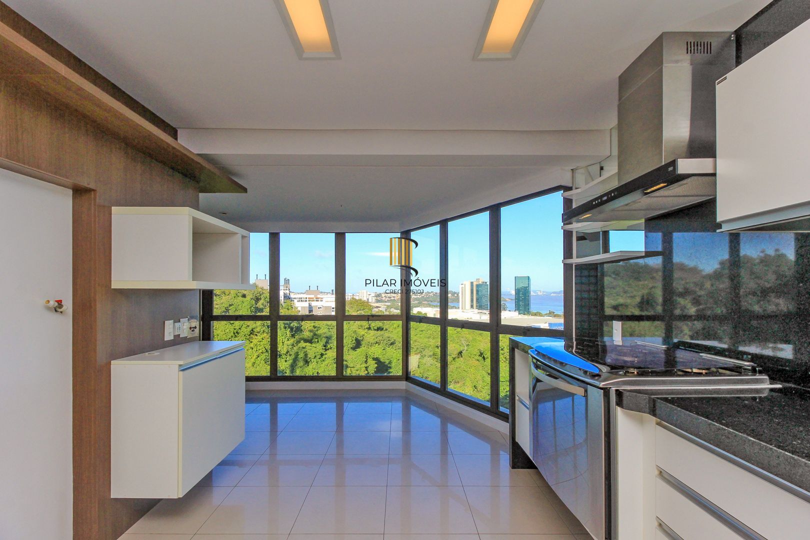 Apartamento alto padrão , 3 suítes, 3 vagas garagem, depósito, bairro Cristal