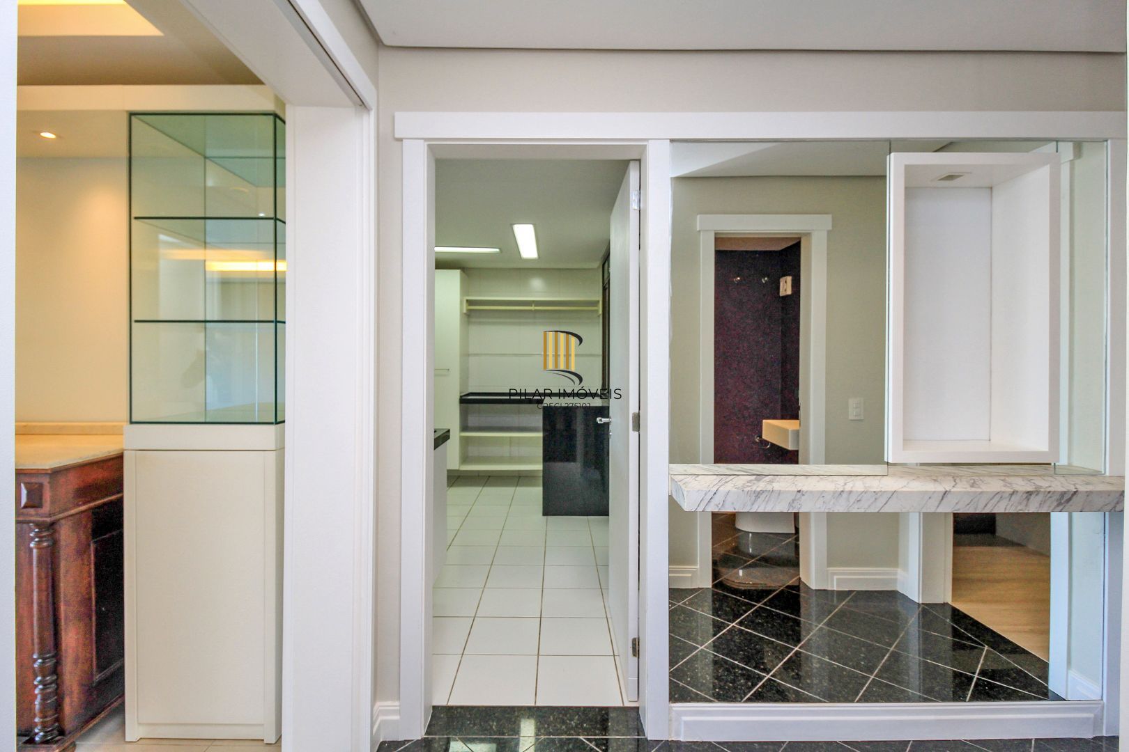 Apartamento alto padrão , 3 suítes, 3 vagas garagem, depósito, bairro Cristal