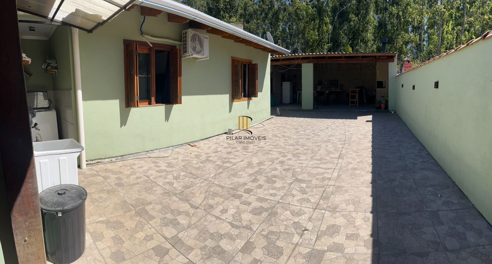 Casa 3 dormitorios com amplo patio