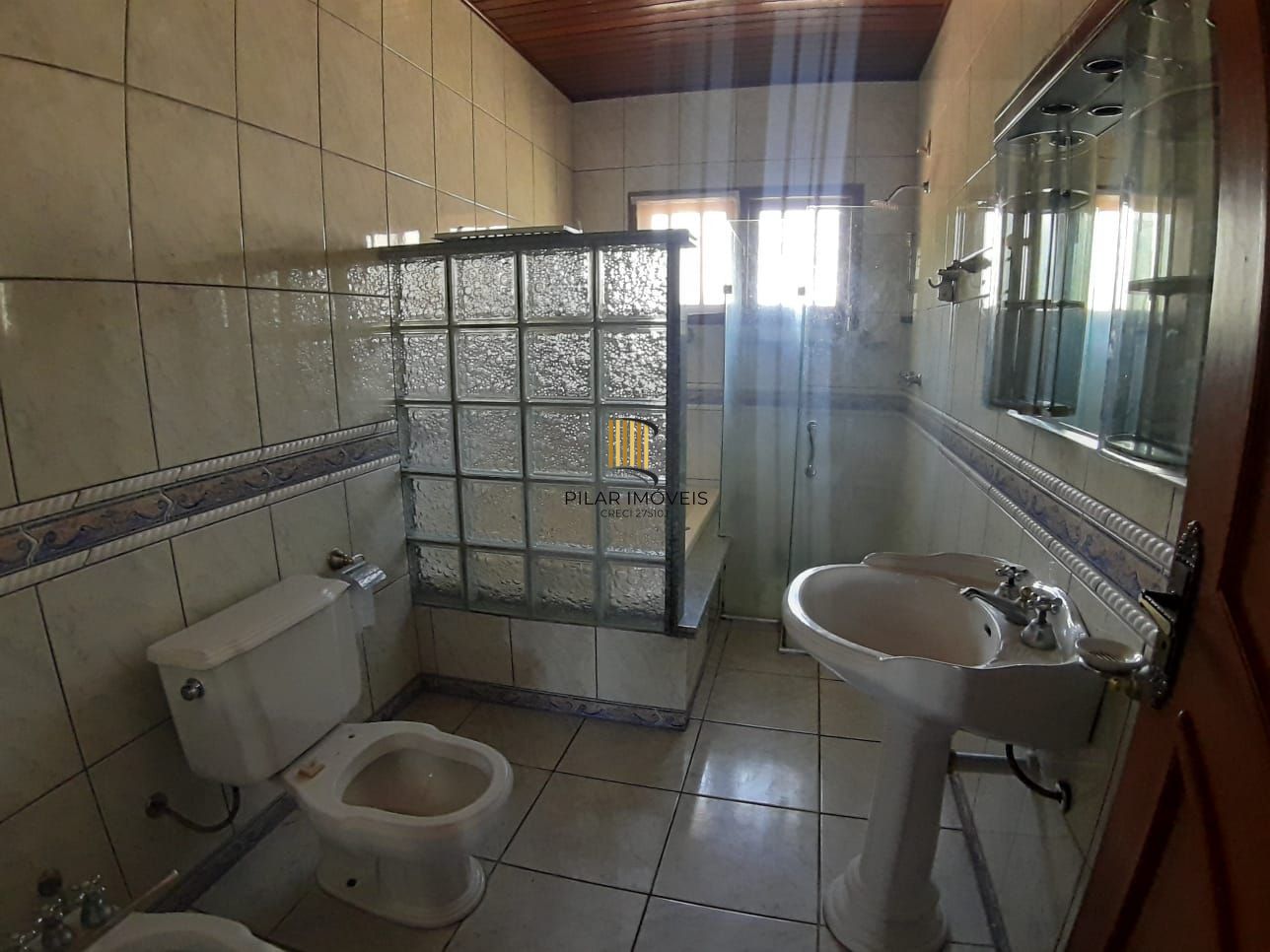 Casa com 4 dormitorios com 2 suites