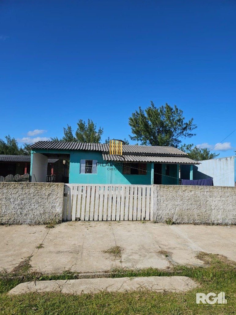 Casa 2 dormitorios a uma quadra do mar!!