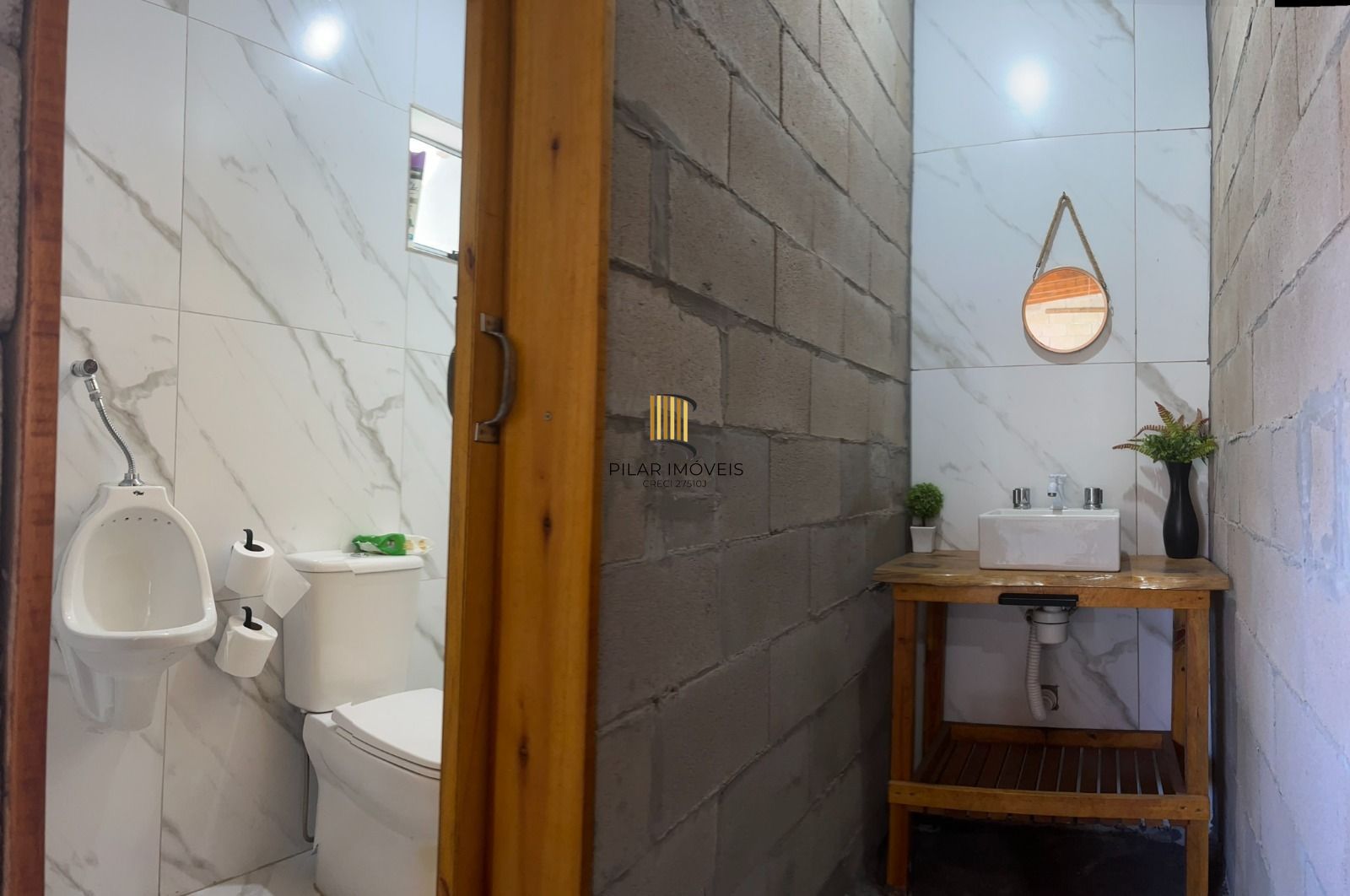 Casa 3 dormitorios com amplo patio