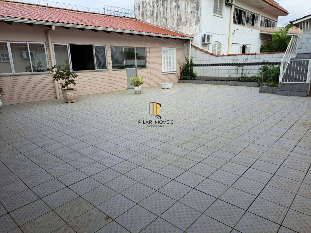 Sobrado 4 dormitorios com Excelente localização