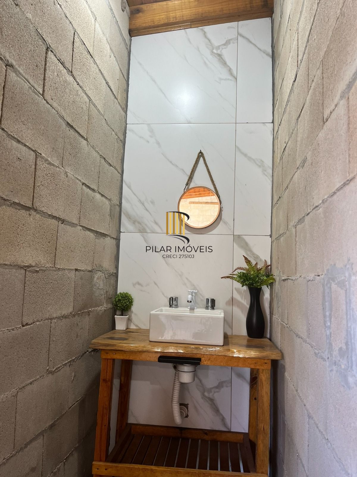 Casa 3 dormitorios com amplo patio