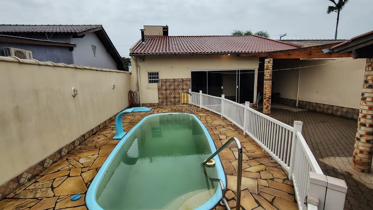 Casa com 2 quartos à venda