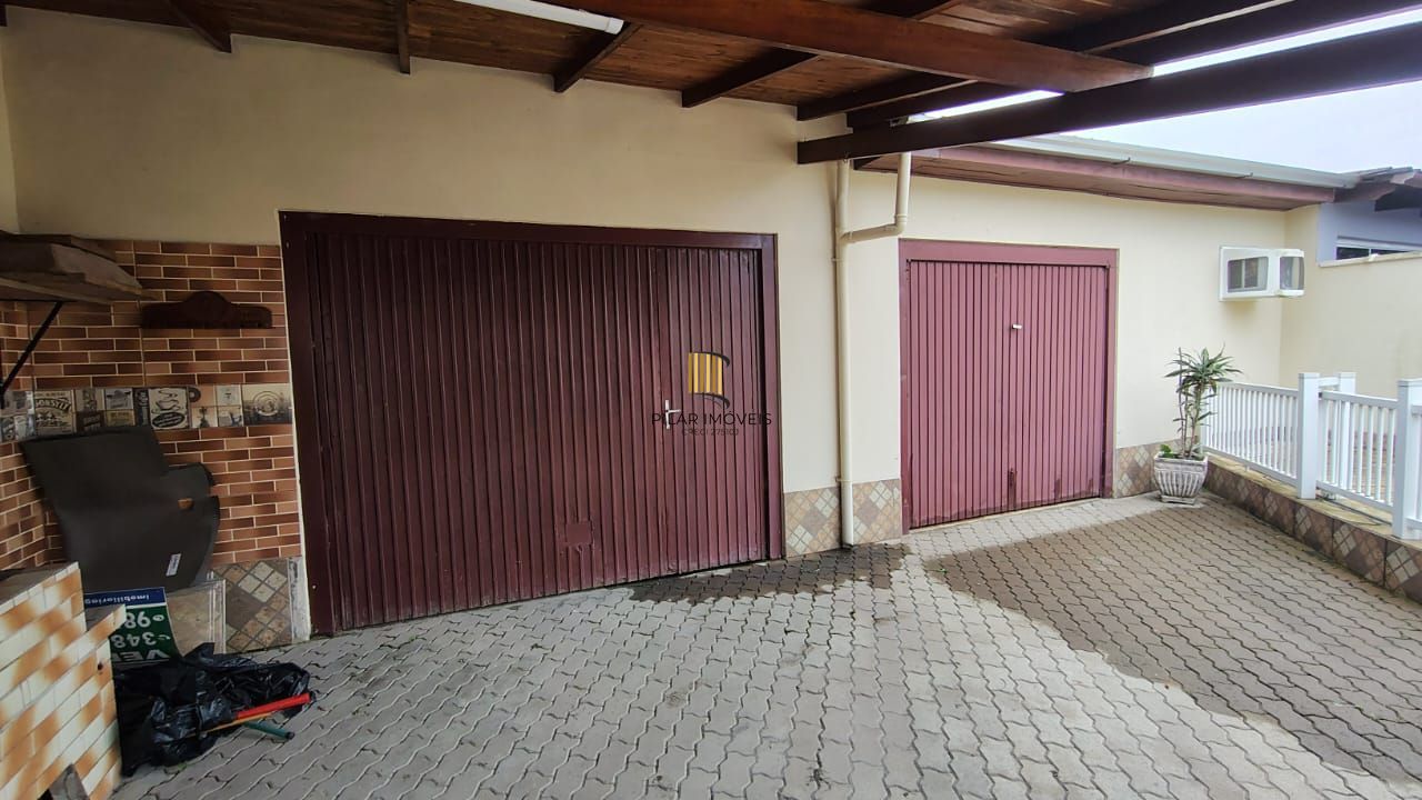 Casa com 2 quartos à venda