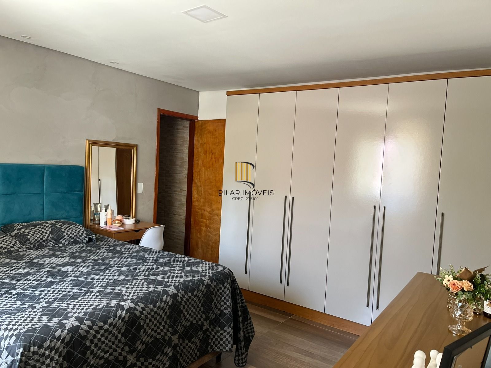 Casa 3 dormitorios com amplo patio