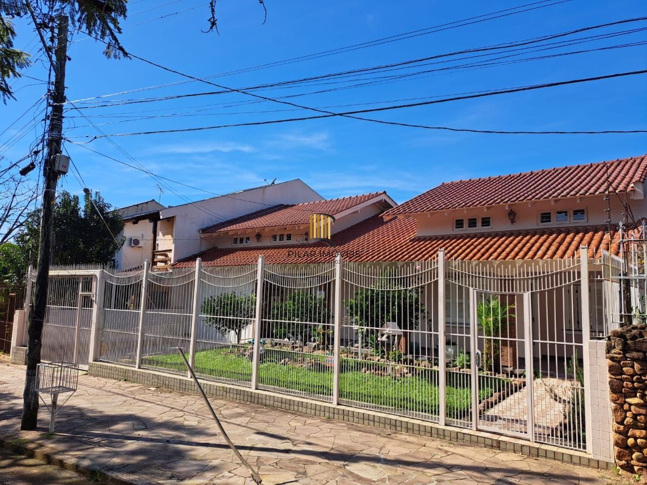 Sobrado 4 dormitorios com Excelente localização