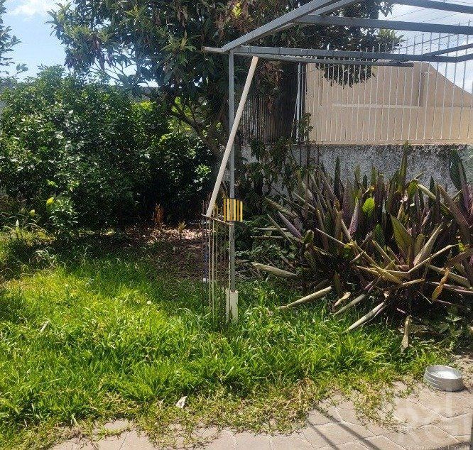Excelente casa, 2 quartos,  ampla com 120m² de área privativa e 296,30m² de área total no Passo das Pedras