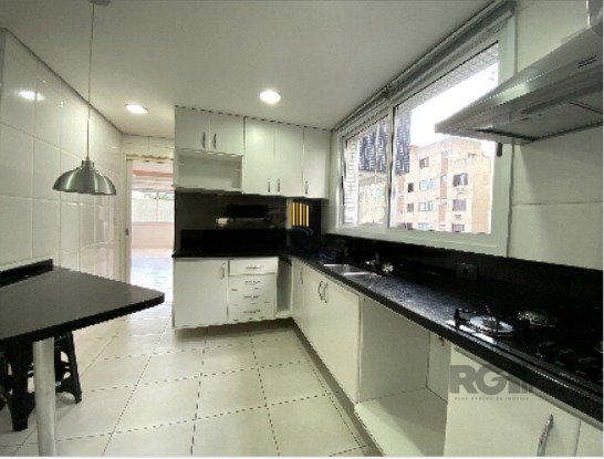 Venda apartamento com 3 dormitórios, 1 suíte e 2 vagas de garagem  lareira e churrasqueira Jardum Itu  Porto Alegre