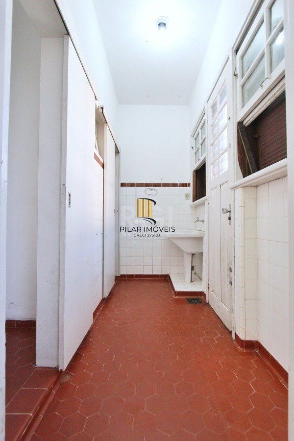Casa para Venda - 200m², 4 dormitórios, 4 vagas - Medianeira