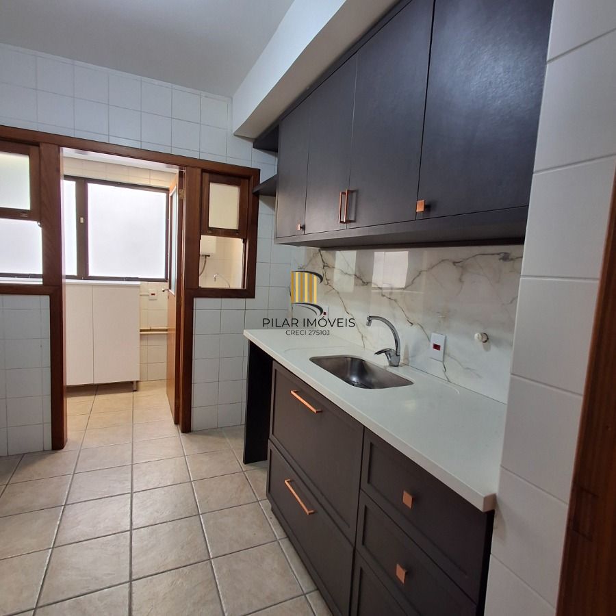 VENDA apartamento de 3 dormitórios, no bairro Moinhos de Vento, com 158 m² de área privativa