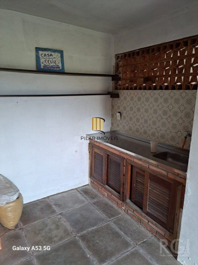 Casa para Venda - 248.88m², 3 dormitórios, sendo 4 suites, 2 vagas - Centro