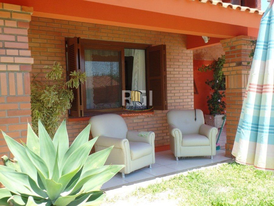 Casa para Venda - 180m², 3 dormitórios, sendo 1 suites, 2 vagas - Zona Nova
