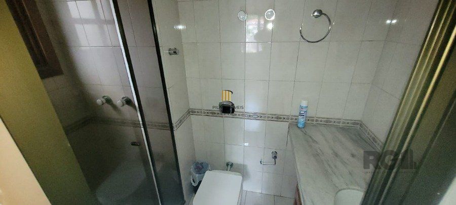 Apartamento de 2 dormitórios grande com suite, sacada fechada com churrasqueira, elevador, garagem, no Bairro São João / Higienópolis