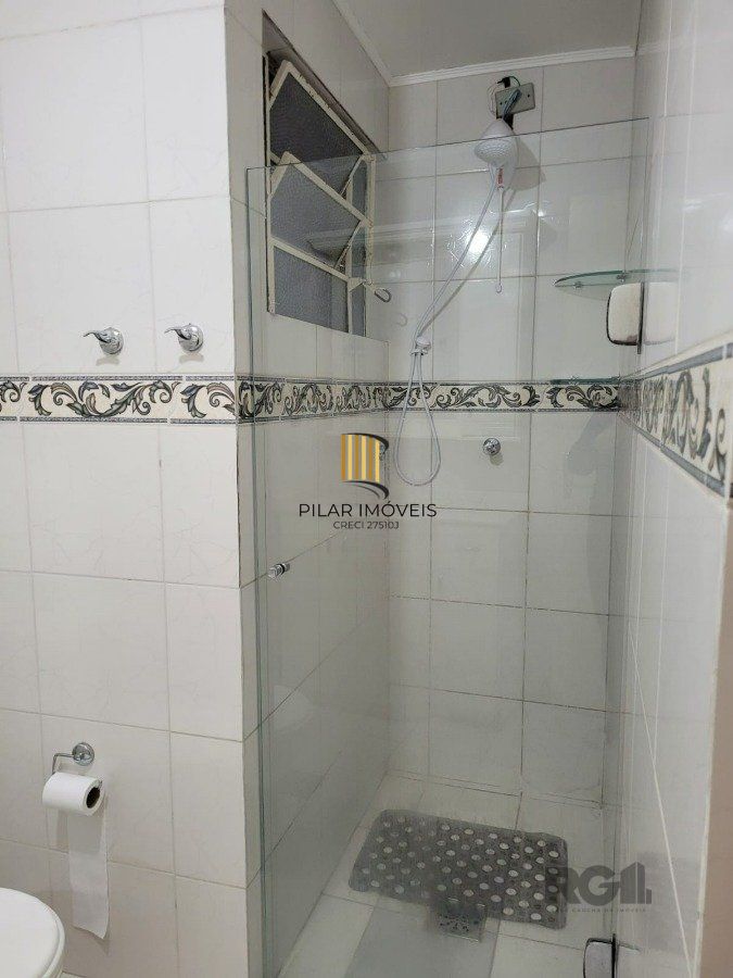 Apartamento 2 dormitórios com vaga no Bairro Cristal.