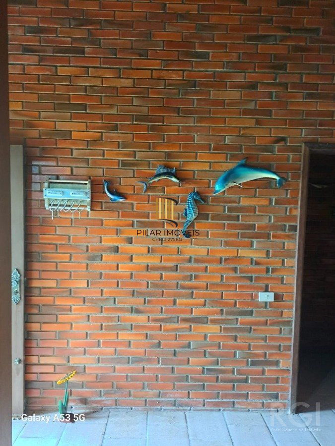 Casa para Venda - 248.88m², 3 dormitórios, sendo 4 suites, 2 vagas - Centro