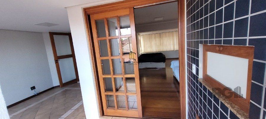 Apartamento de 2 dormitórios grande com suite, sacada fechada com churrasqueira, elevador, garagem, no Bairro São João / Higienópolis
