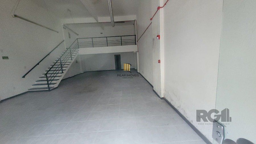 Loja a Venda na Rua Félix da Cunha, com 150m², Moinhos de Vento, entre a Av Cristóvão e Rua  Marques do Pombal, com amplo salão