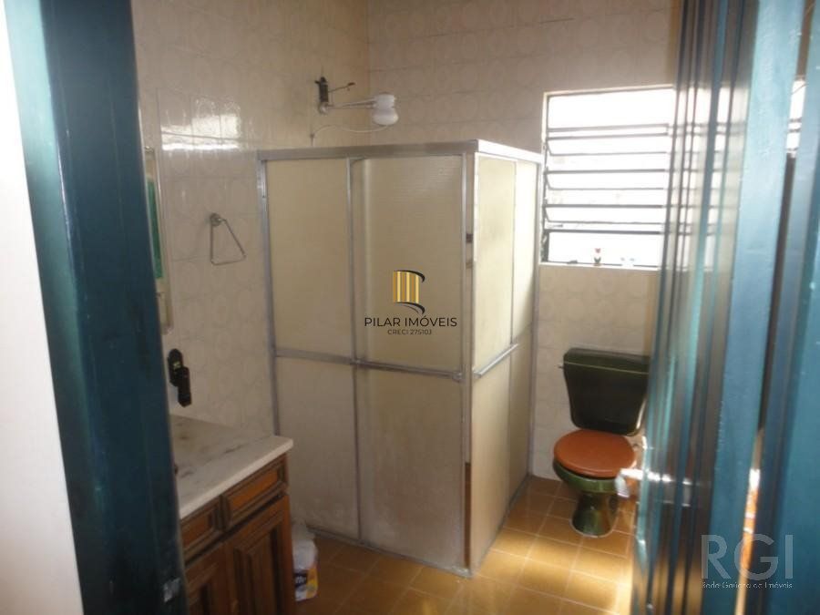 Casa para Venda - 250m², 4 dormitórios, sendo 1 suites, 2 vagas - Petrópolis
