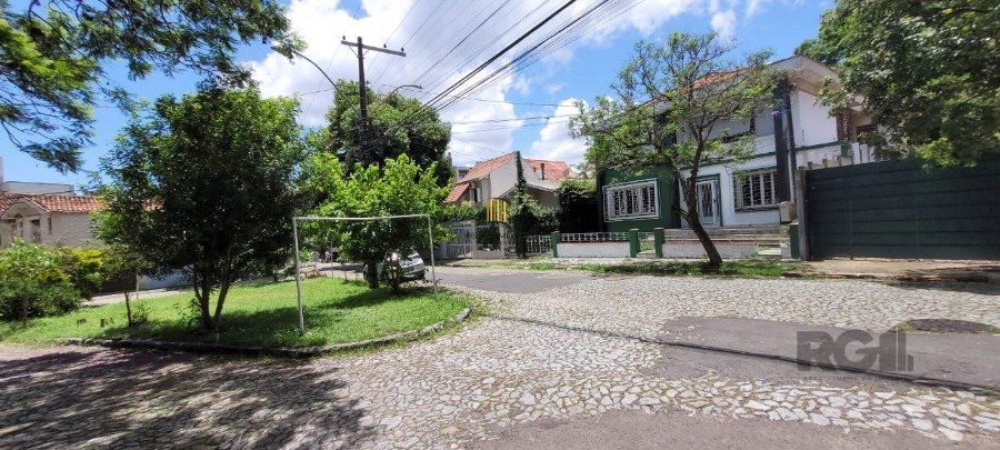 Apartamento de 2 dormitórios grande com suite, sacada fechada com churrasqueira, elevador, garagem, no Bairro São João / Higienópolis
