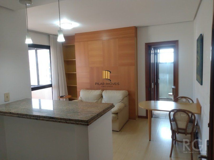 VENDO APARTAMENTO UM DORMITORIO BOM FIM ELEVADOR  1 VAGA