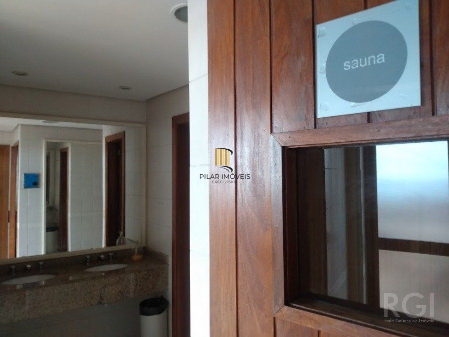 VENDO APARTAMENTO UM DORMITORIO BOM FIM ELEVADOR  1 VAGA