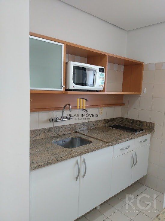 VENDO APARTAMENTO UM DORMITORIO BOM FIM ELEVADOR  1 VAGA