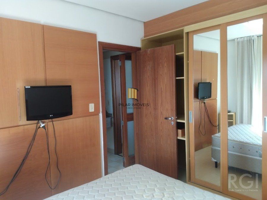 VENDO APARTAMENTO UM DORMITORIO BOM FIM ELEVADOR  1 VAGA