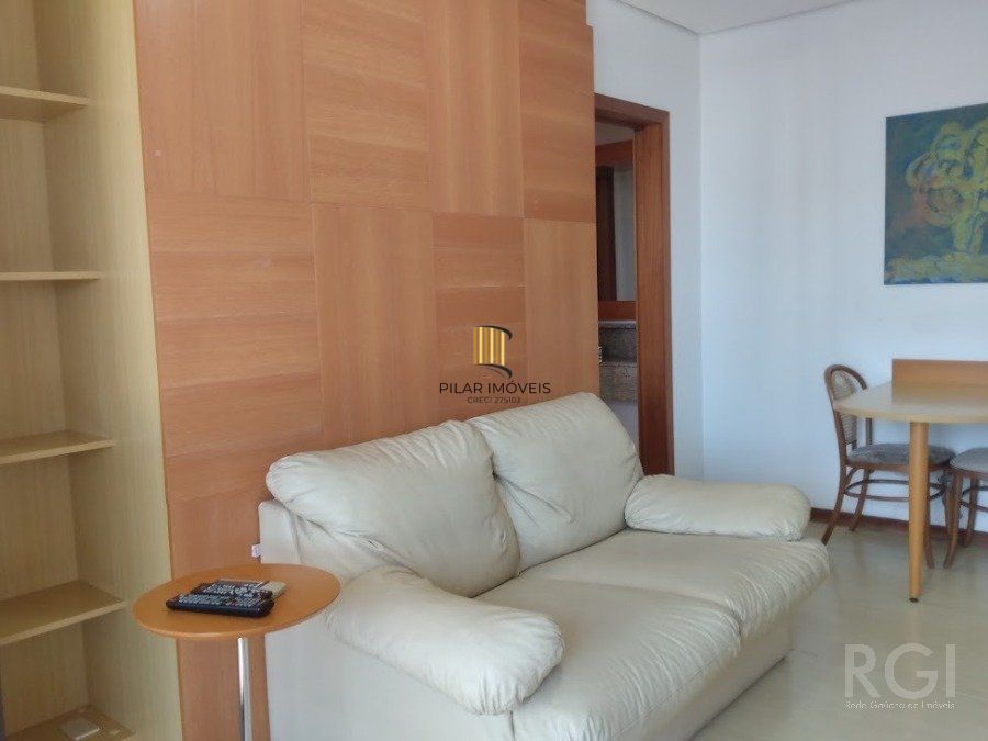 VENDO APARTAMENTO UM DORMITORIO BOM FIM ELEVADOR  1 VAGA