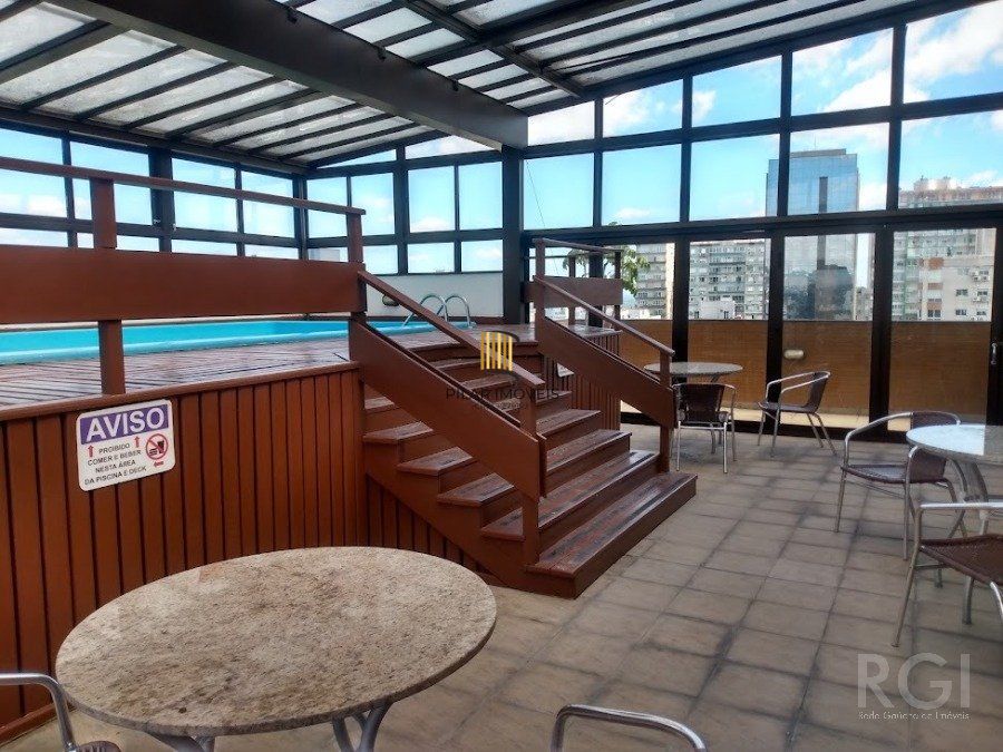 VENDO APARTAMENTO UM DORMITORIO BOM FIM ELEVADOR  1 VAGA