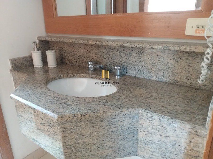 VENDO APARTAMENTO UM DORMITORIO BOM FIM ELEVADOR  1 VAGA
