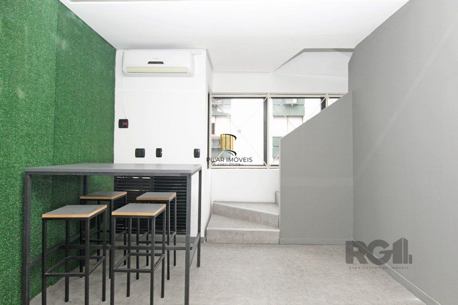 Conjunto com 171,46m² área privativa, com 1 vaga de garagem.