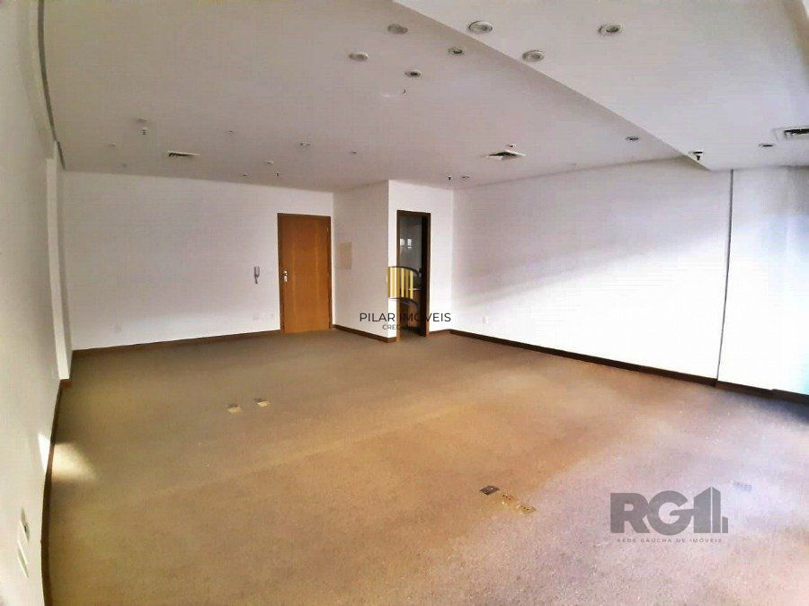 SALA COMERCIAL COM 57,60 M2 NA CARLOS GOMES
